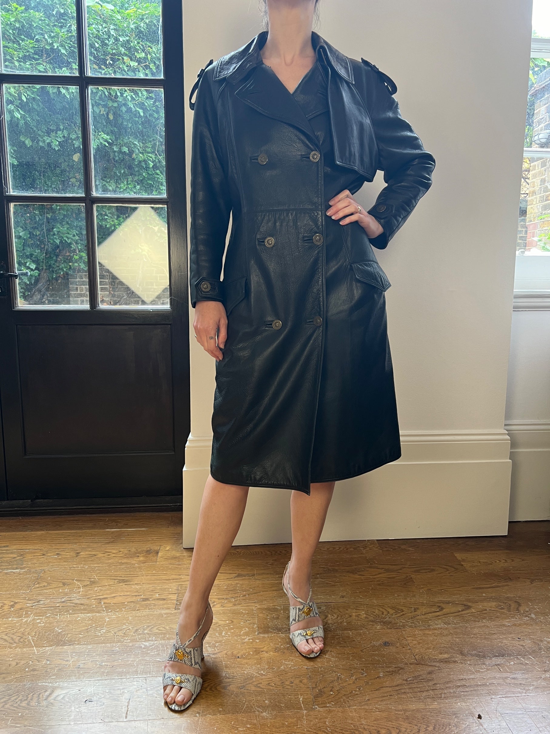 【GIANNI VERSACE】1990s Luxurious P-coat 1990s Gianni Versace Black Leather Trench Coat with Medusa Buttons