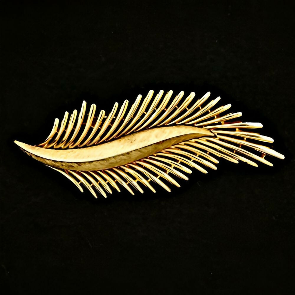 Trifari-Gold-Plated-Brushed-and-Shiny-Feather-Brooch-circa-1960s - 6z