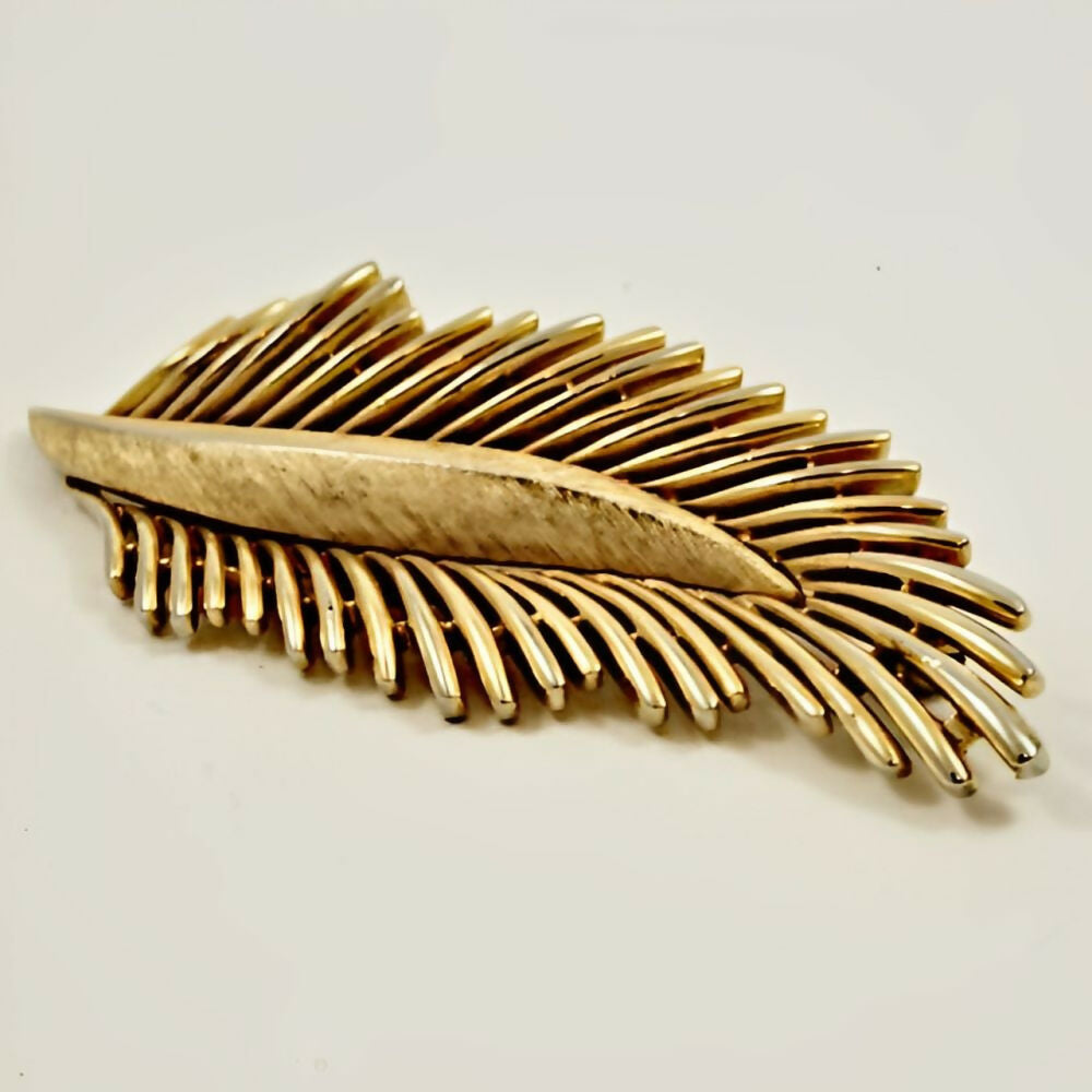 Trifari-Gold-Plated-Brushed-and-Shiny-Feather-Brooch-circa-1960s - 3z