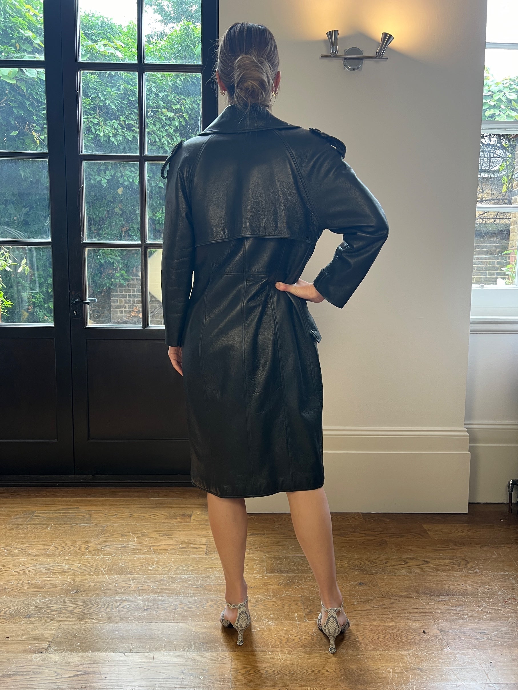 【GIANNI VERSACE】1990s Luxurious P-coat 1990s Gianni Versace Black Leather Trench Coat with Medusa Buttons