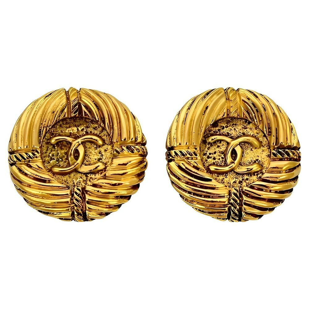 chanel-gold-plated-logo-ridged-clip-on-earrings-1970s-1z