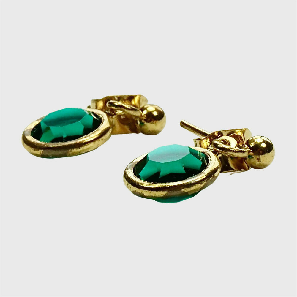 gold-plated-pierced-single-drop-earrings-with-round-green-faceted-glass-crystals-4p