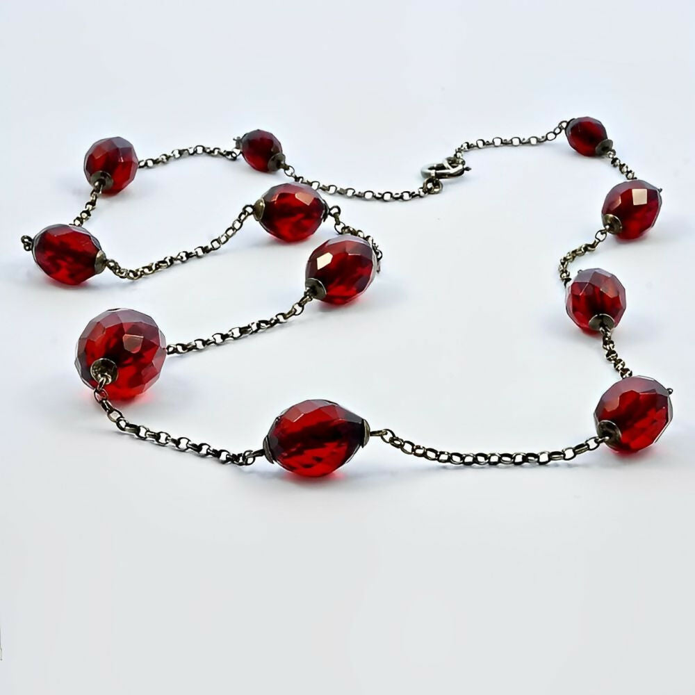 Cherry-Red-Bakelite-Graduated-Faceted-Bead-Necklace-on-Sterling-Silver-Chain-3z