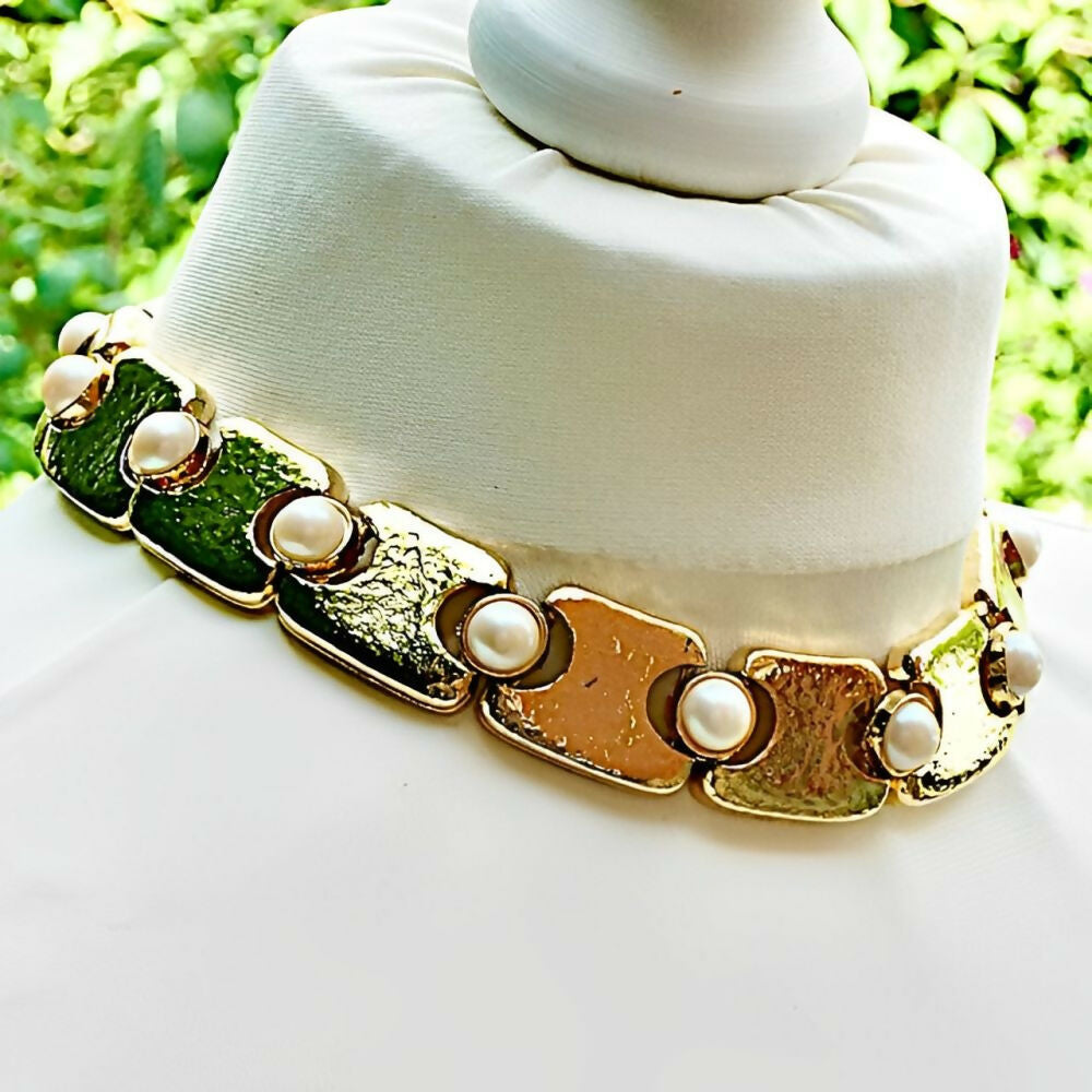 Gold-Plated-Textured-Link-Collar-Necklace-with-Faux-Pearls-circa-1980s-4z