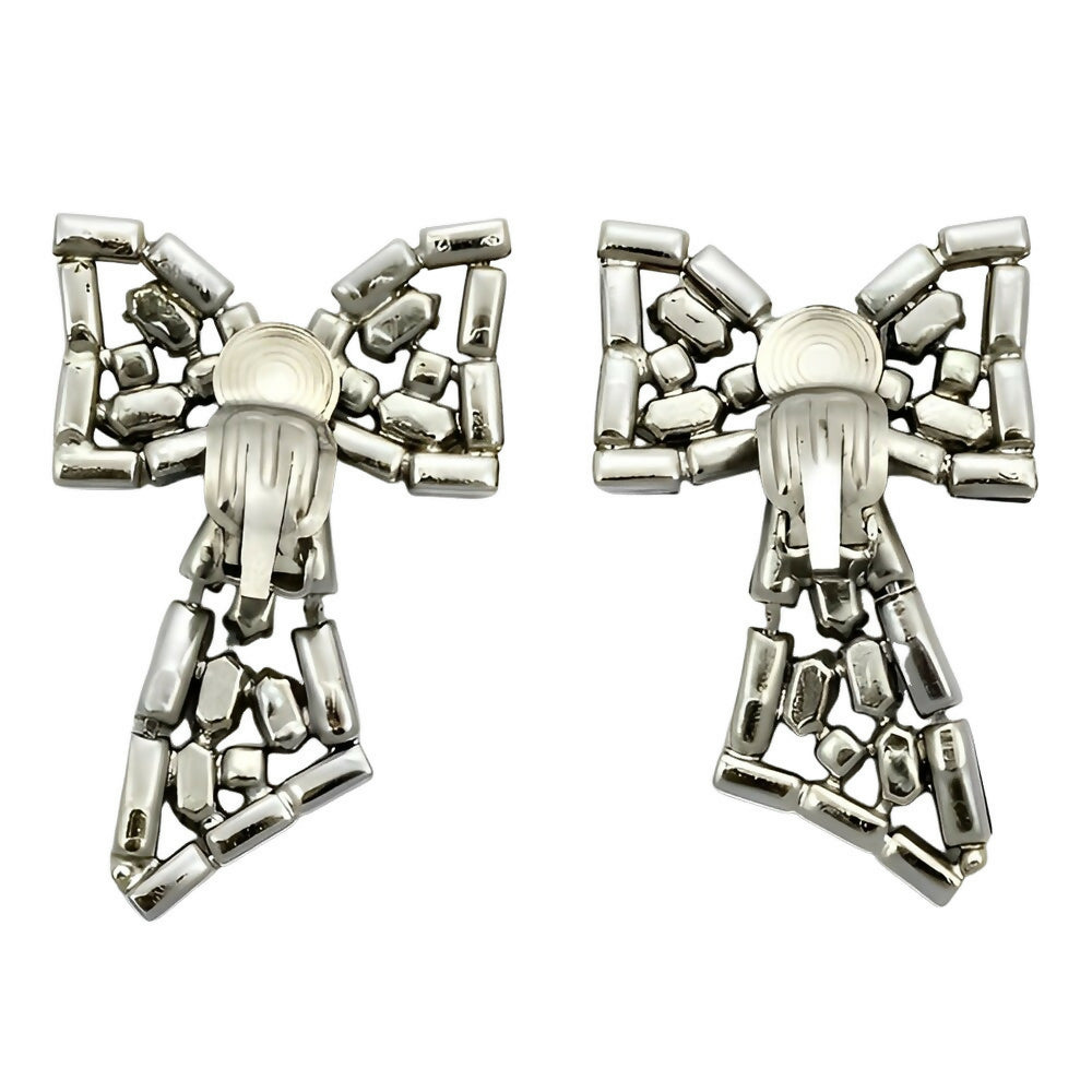 bow-design-silver-plated-clip-on-earrings-with-clear-and-mid-blue-rhinestones-bp