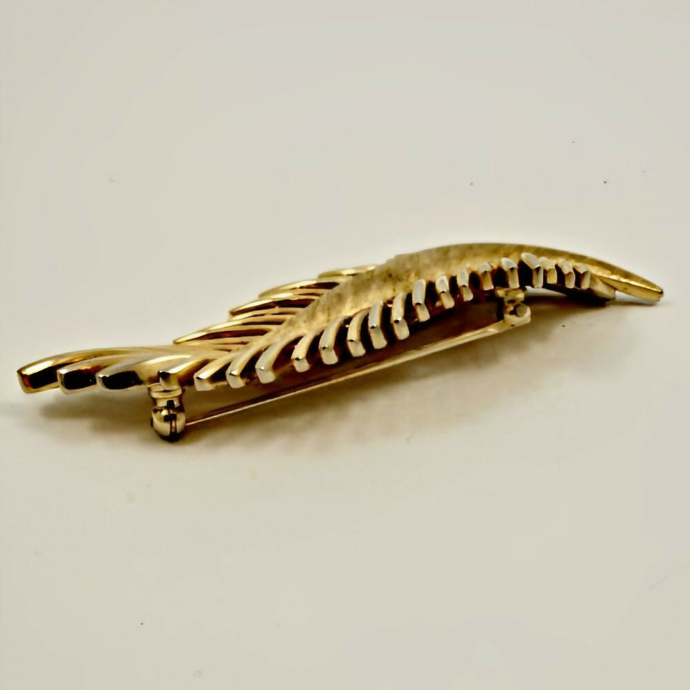 Trifari-Gold-Plated-Brushed-and-Shiny-Feather-Brooch-circa-1960s - 4z