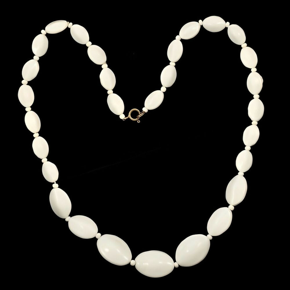 Art-Deco-Style-White-Milk-Glass-Oval-Link-Necklace-circa-1950s-1zpArt-Deco-Style-White-Milk-Glass-Oval-Link-Necklace-circa-1950s-5zp