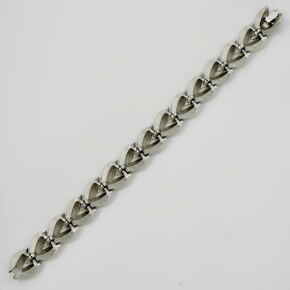 trifari-silver-plated-brushed-and-shiny-leaves-link-bracelet-circa-1960s-4z