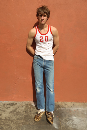 Descriptive image text