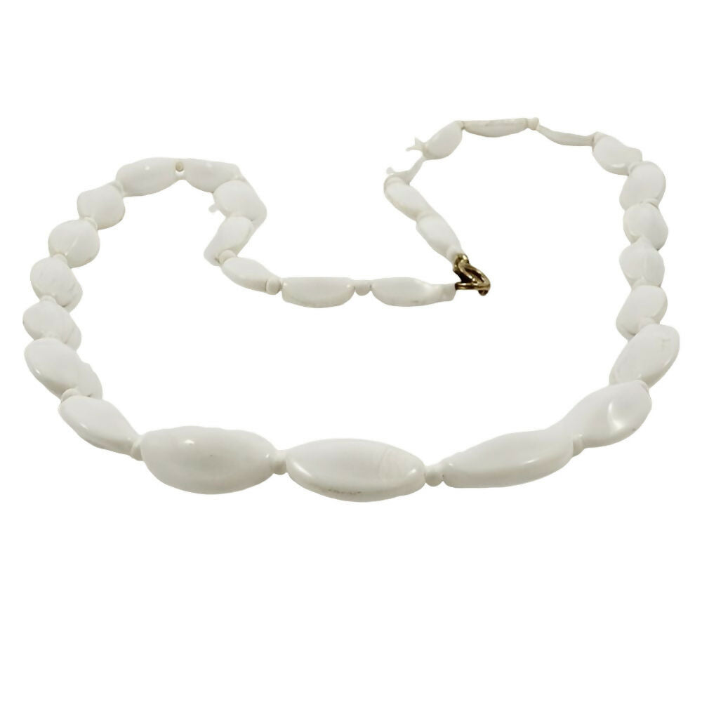 Art-Deco-Style-White-Milk-Glass-Oval-Link-Necklace-circa-1950s-2zp