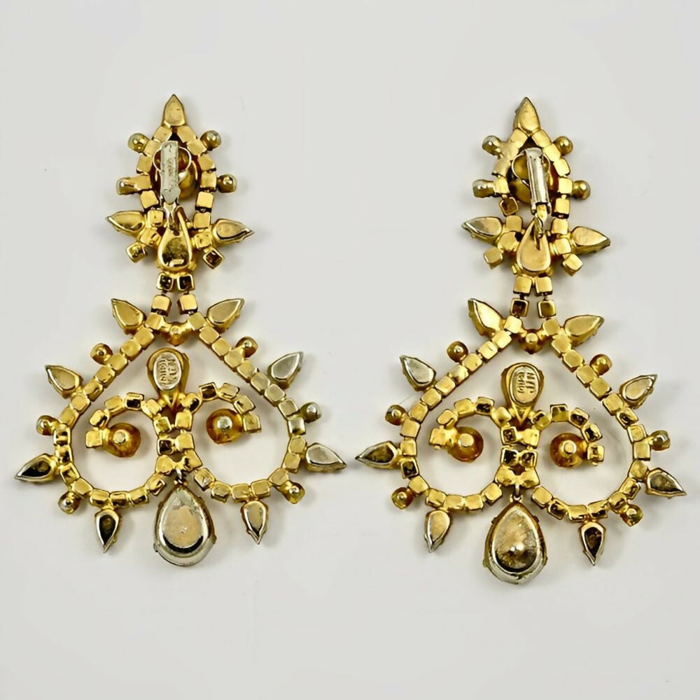 Mimi-diN-Gold-Plated-Rhinestone-Chandelier-Cocktail-Clip-On-Earrings-1960s-4z