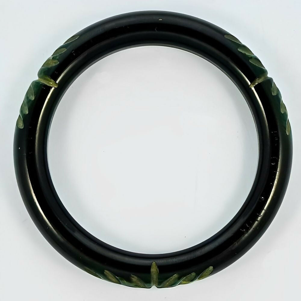 Art-Deco-Black-and-Marbled-Green-Carved-Leaves-Bakelite-Bangle-5z