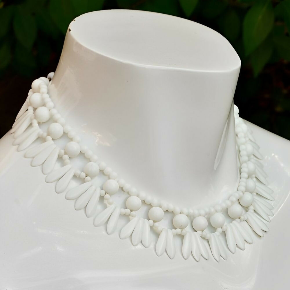 Art-Deco-Style-White-Milk-Glass-Drop-Fringe-Necklace-circa-1950s - 4z