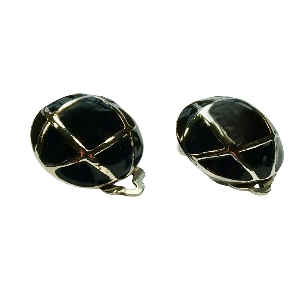 silver-tone-black-enamel-round-domed-cip-on-earrings-2p