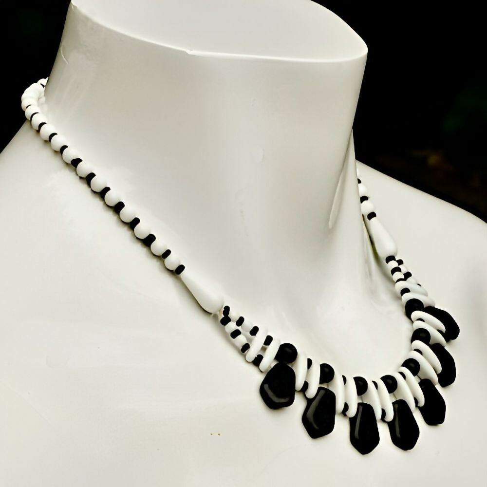 Black-and-White-Glass-Bead-with-Black-Drops-Necklace-3z