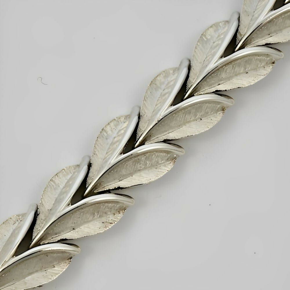 trifari-silver-plated-brushed-and-shiny-leaves-link-bracelet-circa-1960s-3z