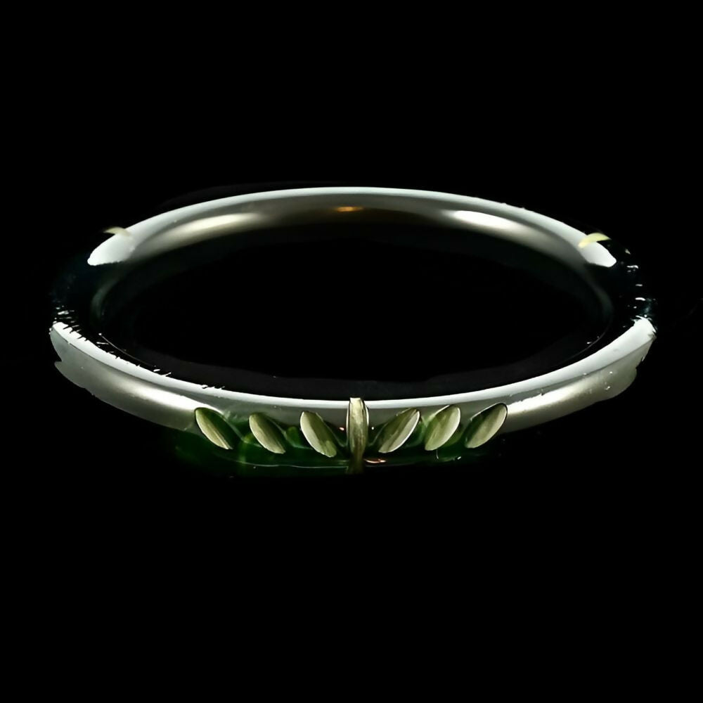 Art-Deco-Black-and-Marbled-Green-Carved-Leaves-Bakelite-Bangle-6z