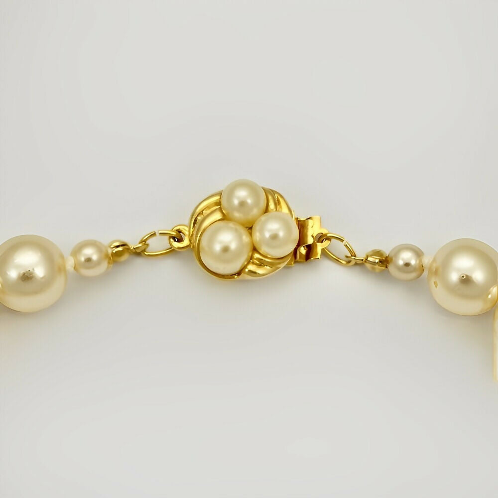 cream-glass-pearl-necklace-with-a-gold-plated-and-pearl-clasp-3p