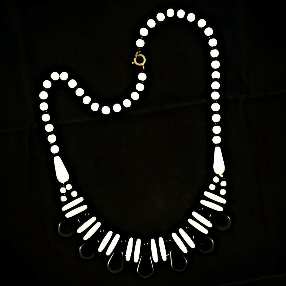 Black-and-White-Glass-Bead-with-Black-Drops-Necklace-5z