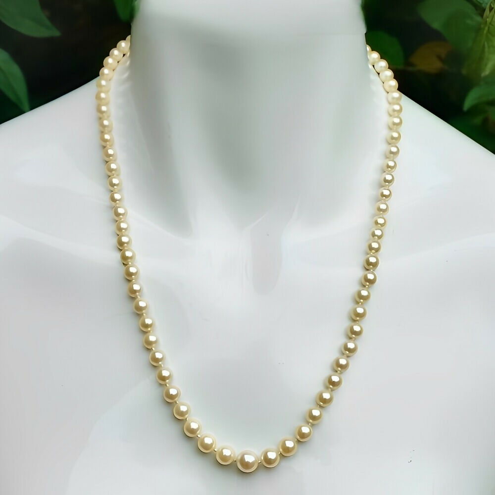 graduated-cream-cultured-pearl-necklace-with-9k-gold-and-cultured-pearl-clasp-5p