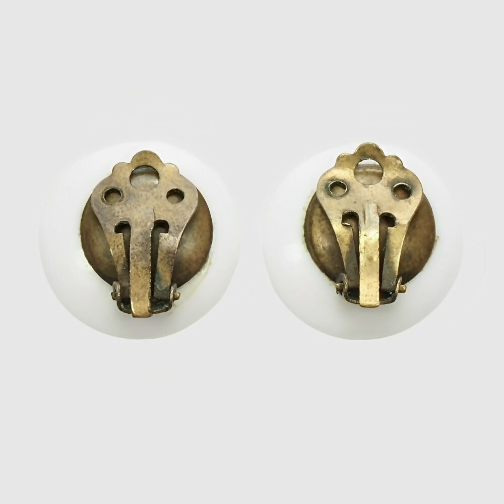 round-domed-white-glass-clip-on-earrings-2p