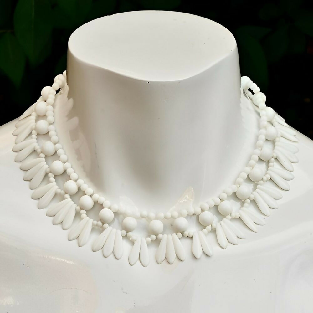 Art-Deco-Style-White-Milk-Glass-Drop-Fringe-Necklace-circa-1950s - 3z