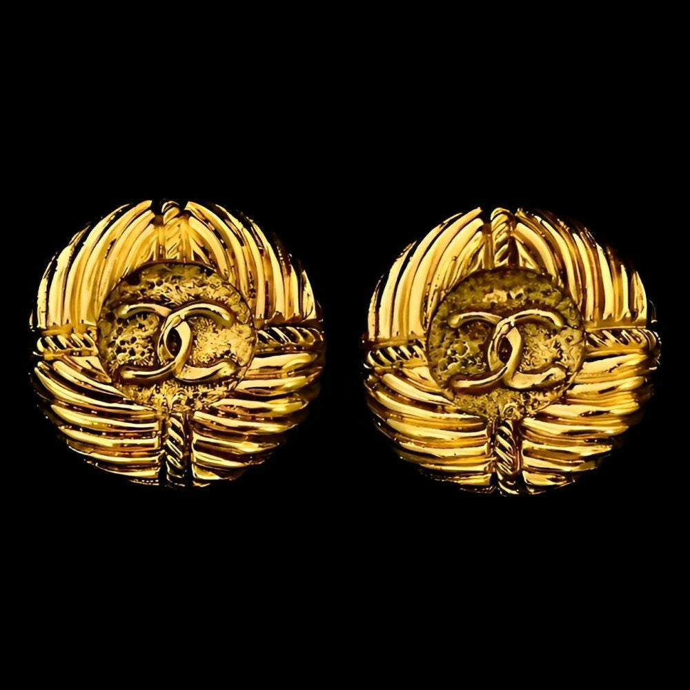 chanel-gold-plated-logo-ridged-clip-on-earrings-1970s-6z