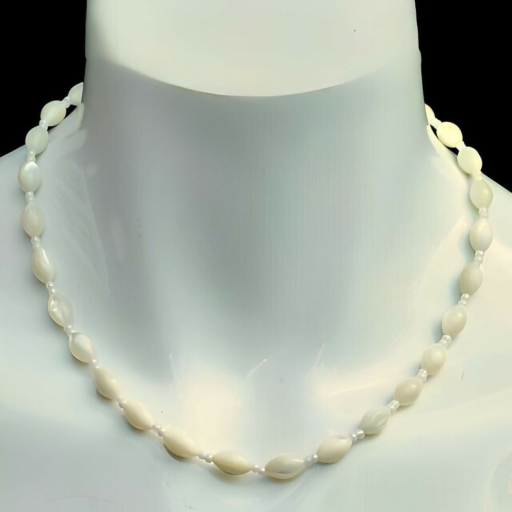 oval-polished-shell-and-bead-link-necklace-2z