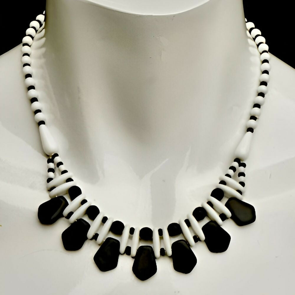 Black-and-White-Glass-Bead-with-Black-Drops-Necklace-2z