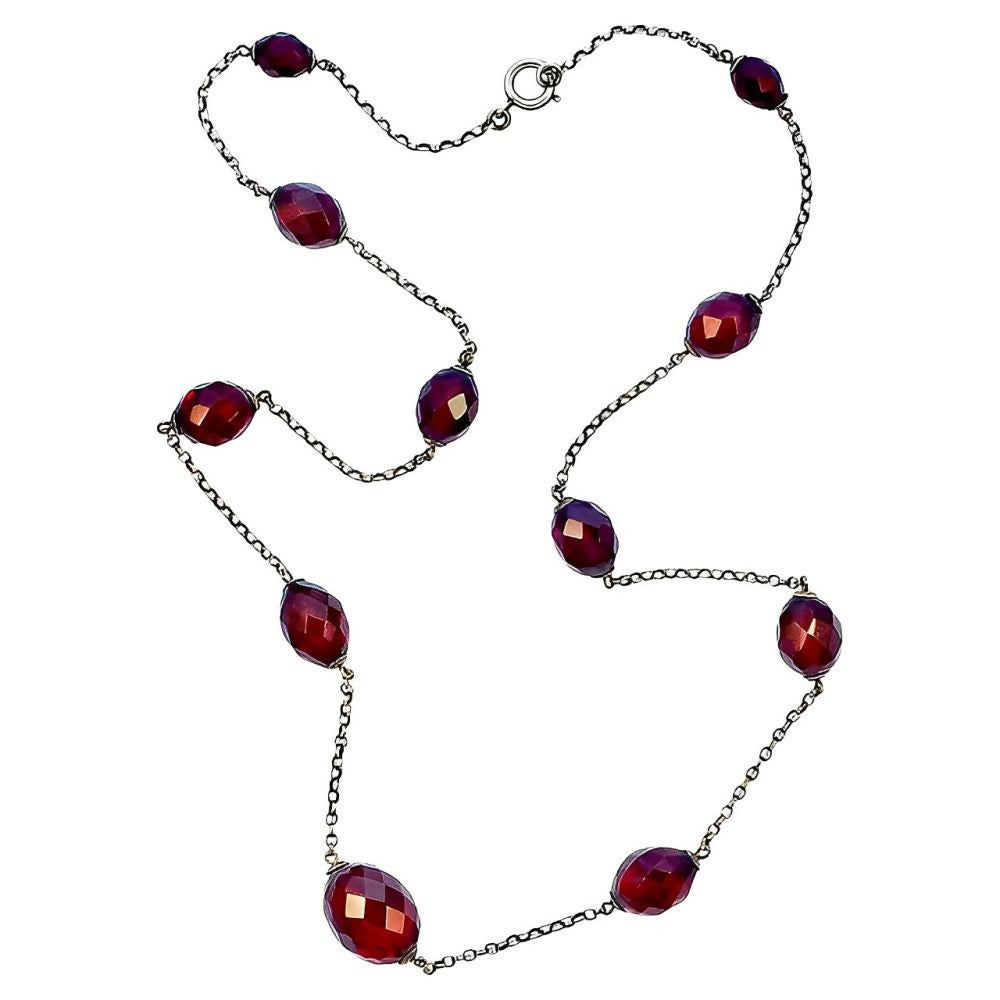 Cherry-Red-Bakelite-Graduated-Faceted-Bead-Necklace-on-Sterling-Silver-Chain-1z