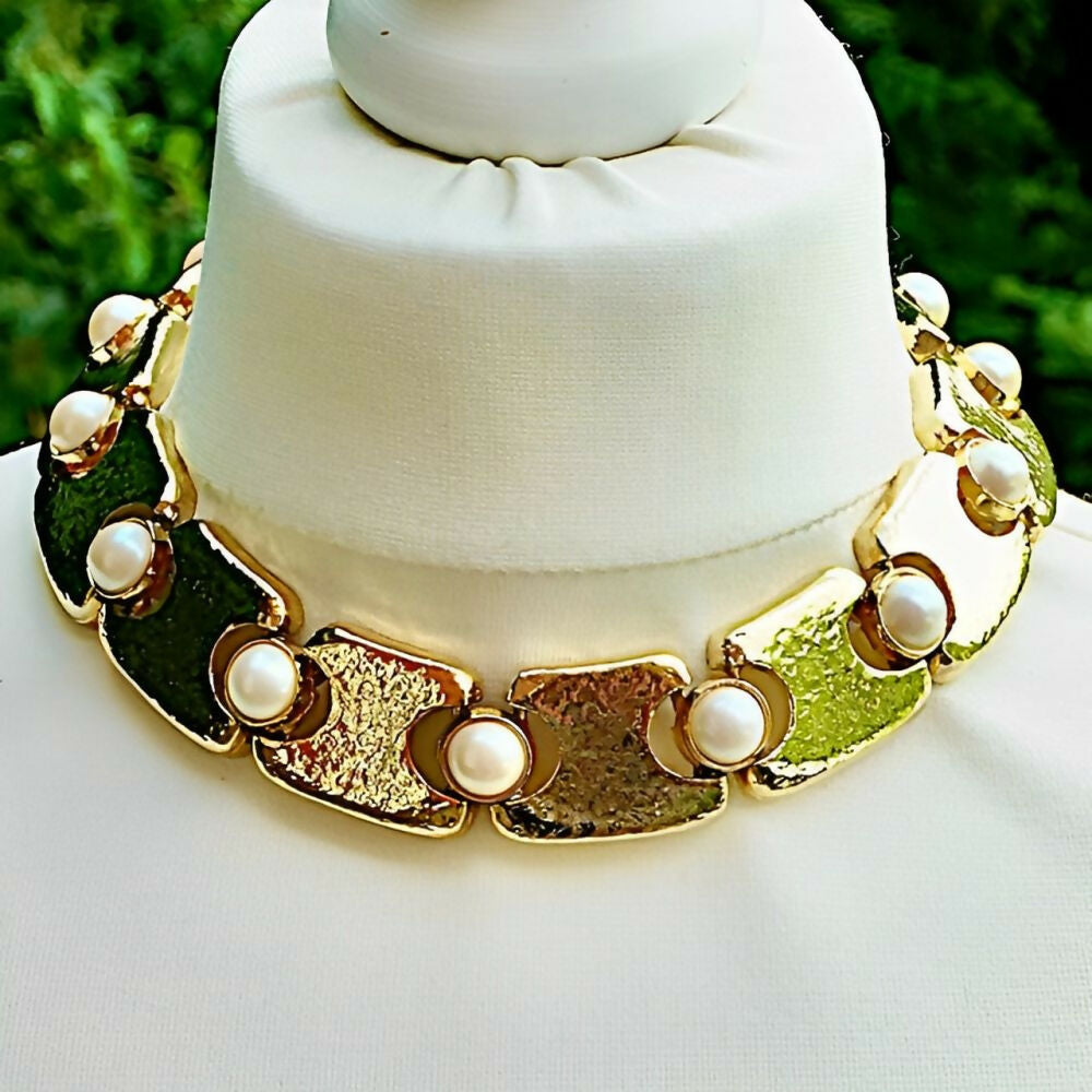 Gold-Plated-Textured-Link-Collar-Necklace-with-Faux-Pearls-circa-1980s-3z