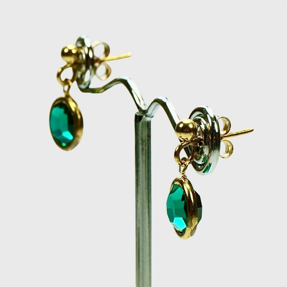 gold-plated-pierced-single-drop-earrings-with-round-green-faceted-glass-crystals-3p
